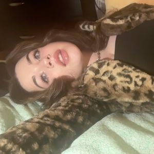 Meet your Posher, Becca